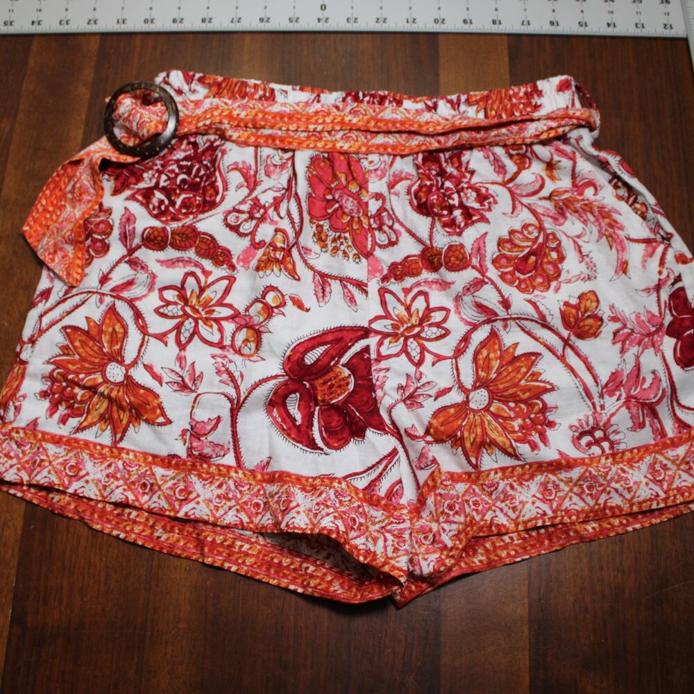 Nicole Miller Red Tropical Floral Belted Shorts Size Small NWT